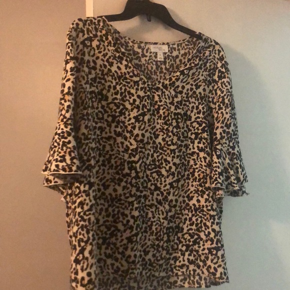 XL Morgan Taylor puff sleeve top - Picture 1 of 5